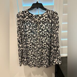 Loft Women’s Long Sleeve Black and Cream Floral Button Shirt Size Large Petite